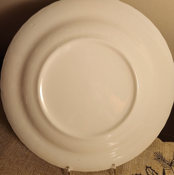 1970s Pottery Holly Berry Christmas Dinner Plates ~ Set of 2 - Picture 5 of 5